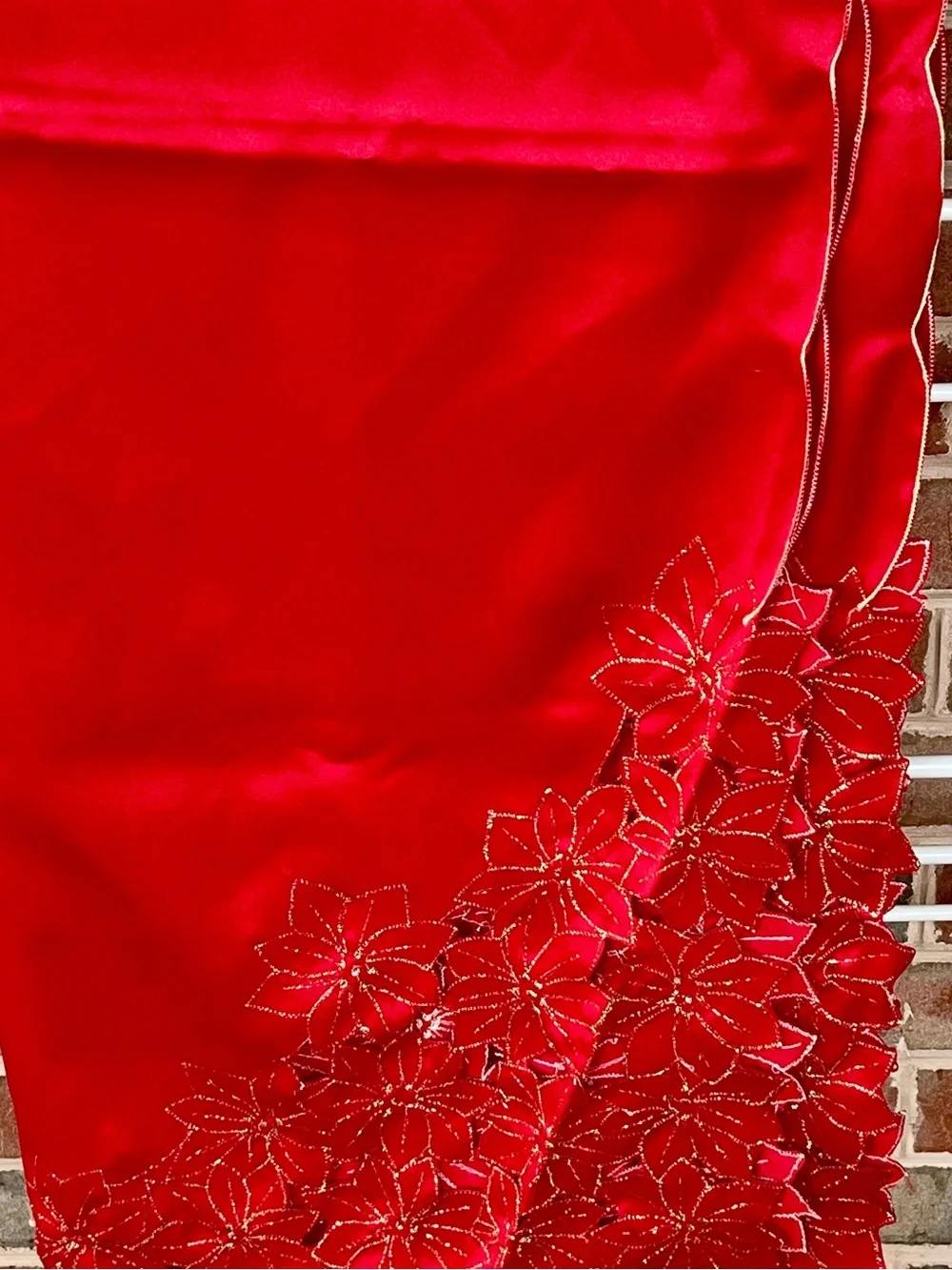 Sam Hedaya Christmas Tablecloth Red Poinsettia Cutwork Gold Embroidered Dining